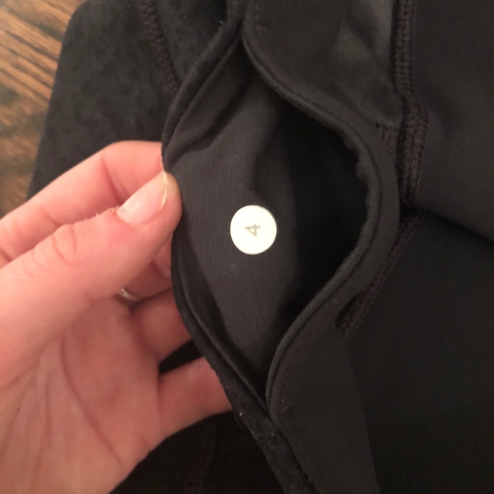 LuLu Lemon Snake print Navy leggings! - Picture 4 of 4